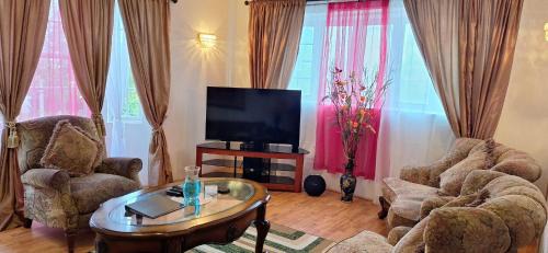 Wotton Apartment | Two and Three Bedroom at GoBajac