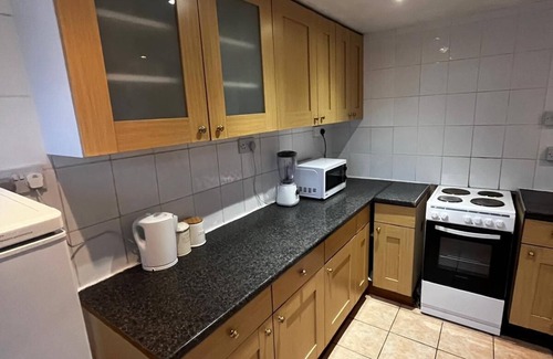 Grimsby House | two bed, close to beach , football stadium and hospital