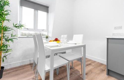 Smethwick Apartment | Two Bedroom Apartment - Balcony - Parking - Netflix - Wifi - 8MC