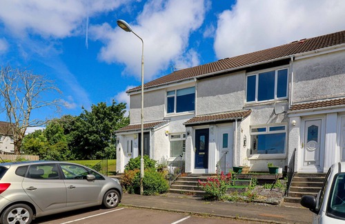 Newton Mearns Apartment | Two Bedroom Apartment in Beautiful Leafy Suburb