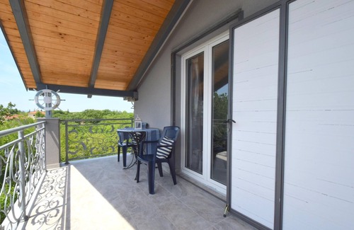 Gabonjin Apartment | Two bedroom apartment with balcony Gabonjin, Krk (A-19413-b)