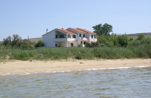 Povljana Apartment | Two bedroom apartment with terrace and sea view Povljana, Pag (A-230-a)