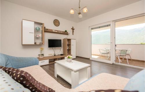 Zagvozd Apartment | Two-Bedroom Apartment In Zagvozd