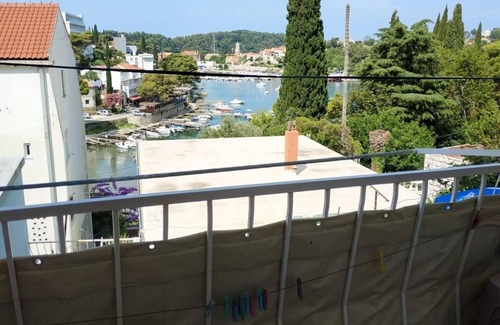 Cavtat Apartment | Two bedroom apartment with balcony and sea view Cavtat, Dubrovnik (A-18857-b)