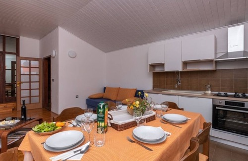 Manjadvorci Apartment | Two bedroom apartment with terrace Manjadvorci, Marčana (A-7445-a)