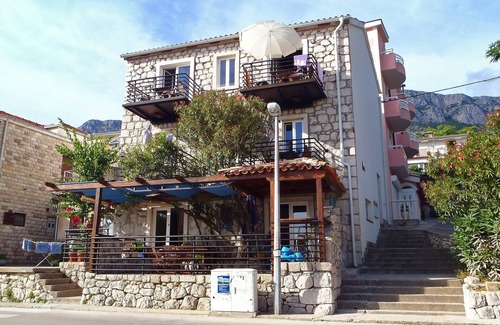 Gradac Apartment | Two bedroom apartment with balcony and sea view Gradac, Makarska (A-6661-b)