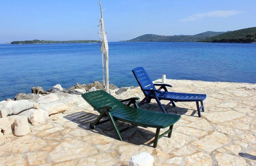 Zman Apartment | Two bedroom apartment with balcony and sea view Žman, Dugi otok (A-24325-a)