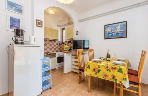 Cres Apartment | Two bedroom apartment with terrace Cres (A-16178-a)