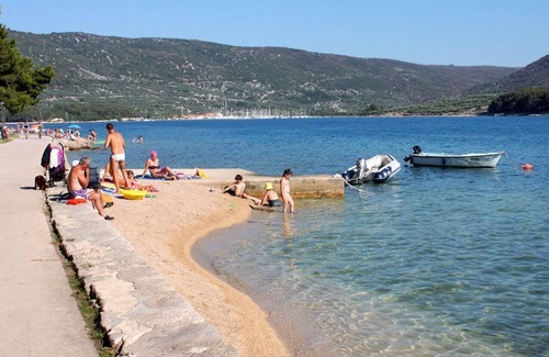 Cres Apartment | Two bedroom apartment with terrace Cres (A-16178-a)