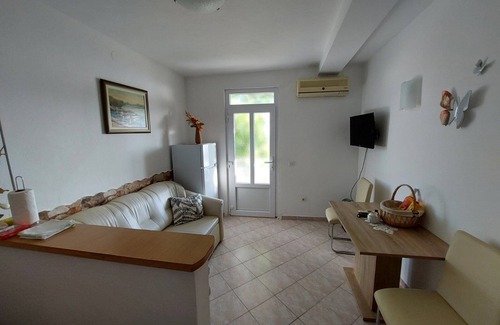 Plat Apartment | Two bedroom apartment with terrace and sea view Plat, Dubrovnik (A-4776-a)