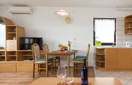 Punat Apartment | Two bedroom apartment with air-conditioning Punat, Krk (A-5345-a)