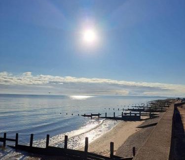Sheerness Apartment | Two bedroom Caravan with Sea Views, Warden Springs Eastchurch