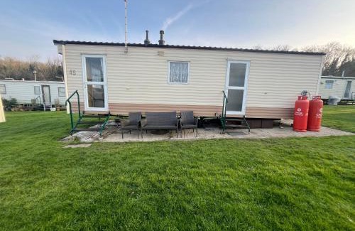 Sheerness Apartment | Two bedroom Caravan with Sea Views, Warden Springs Eastchurch