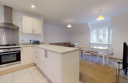 Witney Apartment | Two bedroom furnished holiday let in Witney, sleeps two with own parking