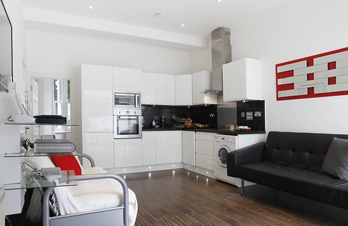 Hammersmith Broadway Apartment | Two Bedroom Garden Flat - Self contained