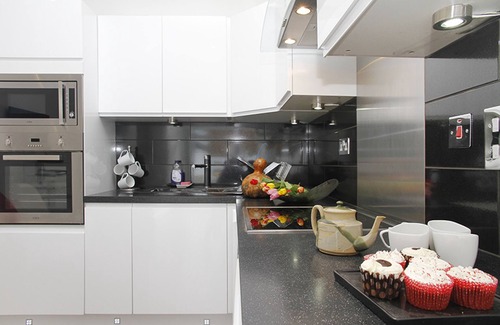 Hammersmith Broadway Apartment | Two Bedroom Garden Flat - Self contained