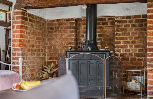 Sudbury House | Two Bedroom Grade ll Cottage At AZ Luxury Stays Honey Horsefield With WiFi And Free Parking
