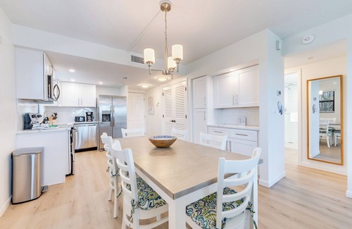 Sanibel Condo | Two-bedroom on ground floor that includes golf privileges!