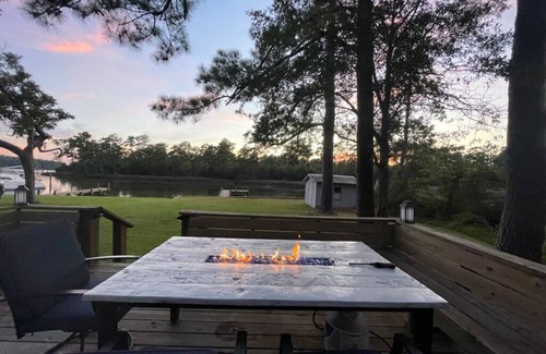 Craven County Cottage | Two-bedroom/One bath Waterfront Cottage with Dock