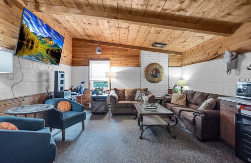 Ellicottville Hotel | Two Bedroom Suite - 5 minute walk from downtown Ellicottville - Timberline Lodge