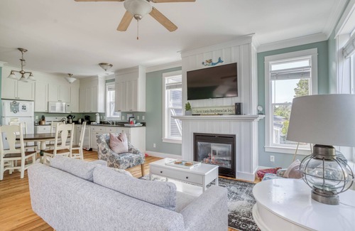 Lincoln Beach Condo | Two-Bedroom, Two Bath Condo Near French Café Has Sweet Décor and Amenities!