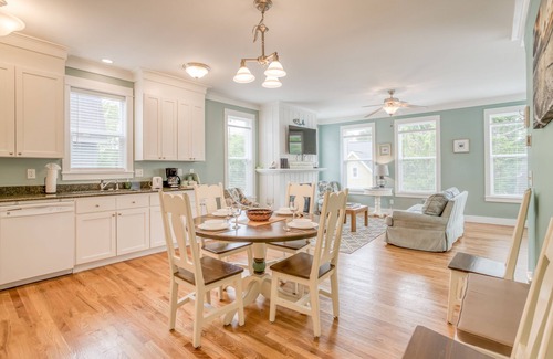 Lincoln Beach Condo | Two-Bedroom, Two Bath Condo Near French Café Has Sweet Décor and Amenities!