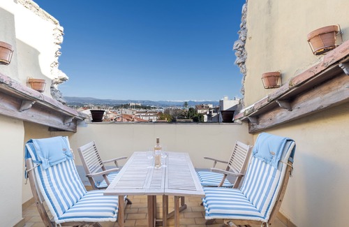 Antibes Old Town Apartment | Two bedrooms with a fantastic view in Antibes old town