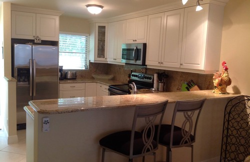 Old Naples Condo | Two blocks to beach & three to 5th Ave, COURTYARD