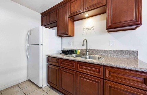 Riverside Apartment | Two BR Condo In Riverside – Shared Pool Available