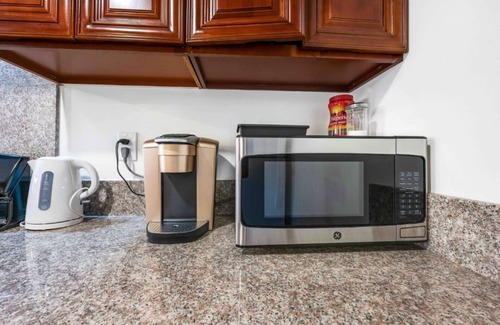 Riverside Apartment | Two BR Condo In Riverside – Shared Pool Available