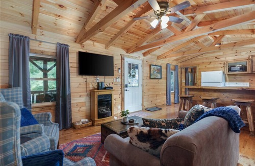 Logan House | Two Cabins|Sleeps 12| Hot Tubs| Games| Fire Pits