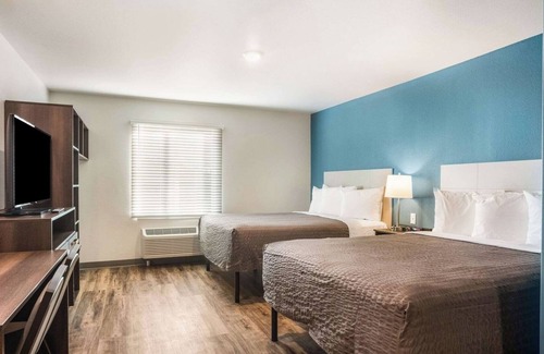 Newnan Hotel | Two Comfortable Room w/Large Refrigerator & Cooking Space for Families