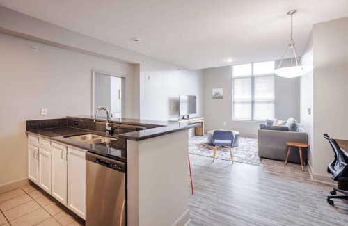 Central Business District Apartment | TWO CozySuites at the Banks 17