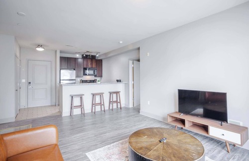 Central Business District Apartment | TWO CozySuites at the Banks 18