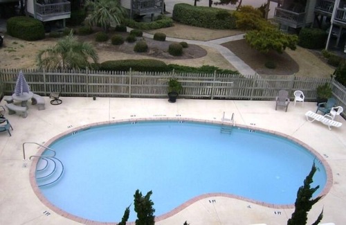 North Carolina Coast Condo | Two Decks; Ocean and Pool Views from Third Floor; Walk to Pier