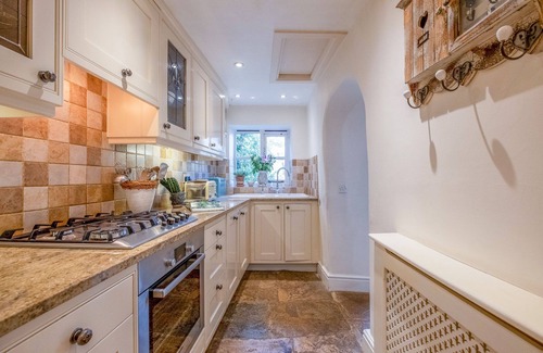 Stow-on-the-Wold Cottage | Two dog friendly holiday cottages in the Cotswolds with garden - Bag End & Peppercorn Cottage