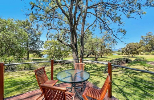 Fordwich Cottage | Two Doors - Unique 2 bdrm cottage on picturesque vineyard estate