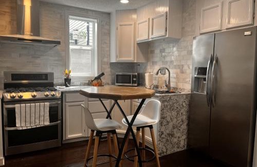 Des Moines Apartment | Two fully independent unit - a modern house and a private apartment, each with its own entrance, located just 15 min from Sea-Tac Airport and 5 min from Des Moines Marina