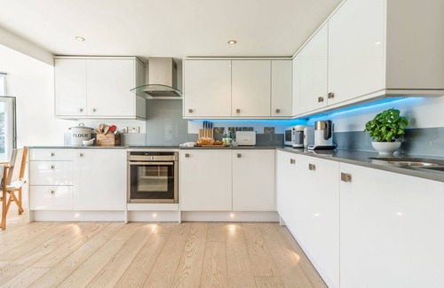 St Ives Apartment | Two Harbour House, - Two Bedroom Apartment, Sleeps 4