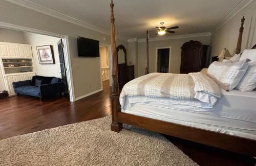 Fayetteville House | Two houses 7 bedrooms 3 King beds 7400 sq ft