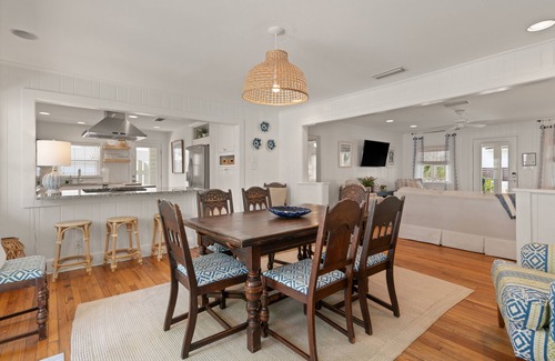 East Beach House | Two Houses together! East Beach, 6 bedrooms and Pool Big Family Ready