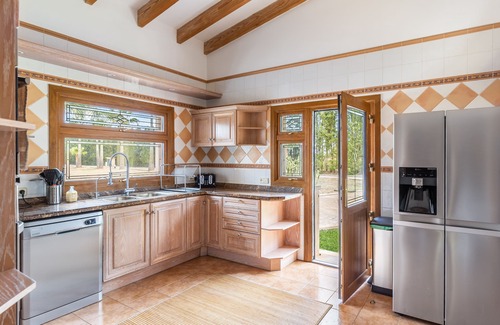 Sencelles Villa | Two houses with 5x10m pool, fast WiFi, BBQ, pizza oven & tennis set in 1.8ha