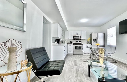 Allapattah House | Two in One! Huge Vacation Home in Miami