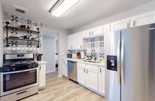 Jewell Heights - Hoffman Heights House | Two KIng Beds family home near Anschutz Med/VA