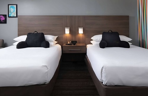 Temecula Hotel | Two Large Room Near Scenic Temecula Wineries!
