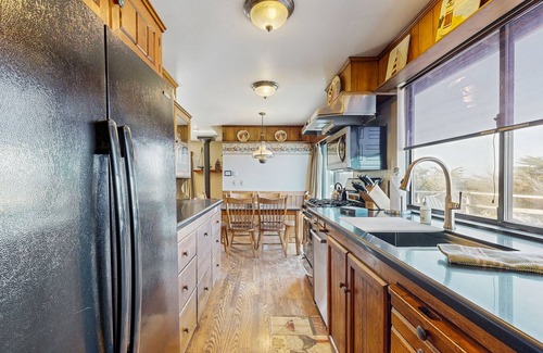 Fort Bragg House | Two-level oceanfront home with stunning ocean views & private hot tub
