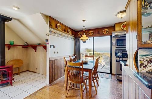 Fort Bragg House | Two-level oceanfront home with stunning ocean views & private hot tub