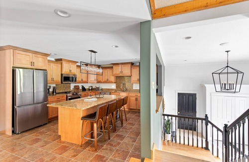 Johnson House | Two ponds, hot tub, sauna, 18 acres!