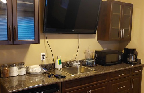 Langford House | Two Private Rooms with One Private Bathroom. Private Entrance and Kitchenette.