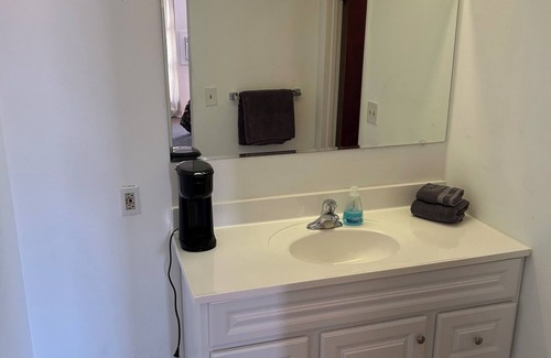 Fillmore Apartment | Two Queen bed remodeled studio with fast WiFi in Fillmore